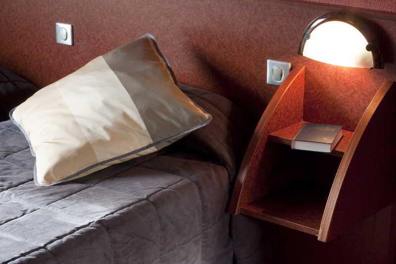 Hotel La Solitude Lourdes Zimmer foto